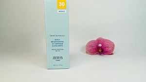 SkinCeuticals Daily Brightening UV Defense Sunscreen Broad Spectrum SPF 30 30ml / 1oz 